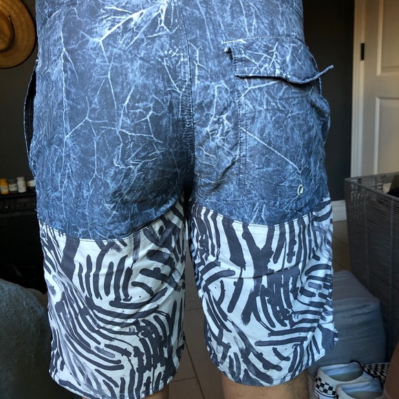 Rvca hybrid shorts - Picture 2 of 2